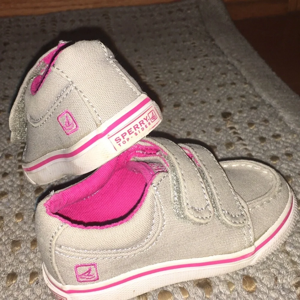 Little girls sperry shoes- size 5 - Picture 1 of 3